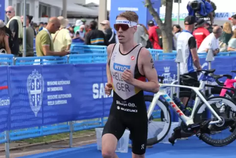 Tim Hellwig läuft auf Sardinien die zehn Kilometer in 30:11 Minuten.