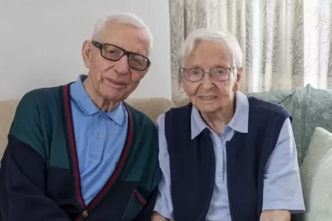 Ludwig und Wilma Emrich leben nach wie vor in der eigenen Wohnung, haben allerdings Unterstützung.