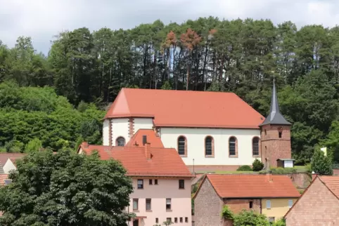 In der Stephanuskirche beginnt am Donnerstag um 9.30 Uhr das Hochamt unter Beteiligung der diesjährigen Kommunionkinder aus alle