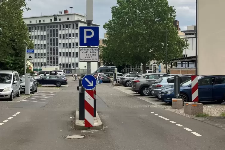 Der Parkplatz in der Friedrichstraße ist nicht fürs Bewohnerparken freigegeben.