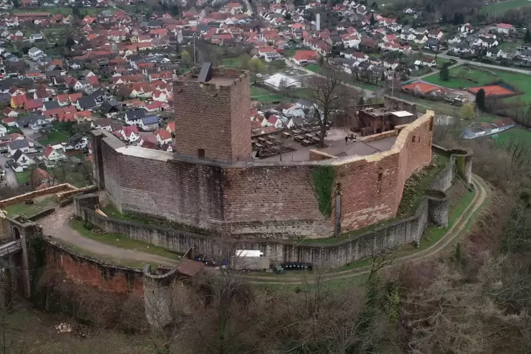 Die Burg Landeck im Kreis SÜW. Um sie zu schützen, wurde letztlich Land-Au gegründet. 