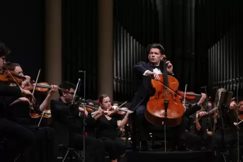 Bedingungsloser Wille zum Ausdruck: Cellovirtuose Gautier Capucon im Rosengarten.