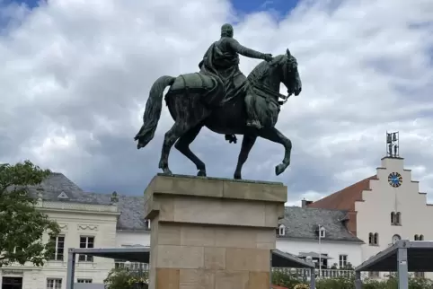 Prinzregent Luitpold wird am Wochenende viel Gesellschaft auf dem Rathausplatz bekommen. 