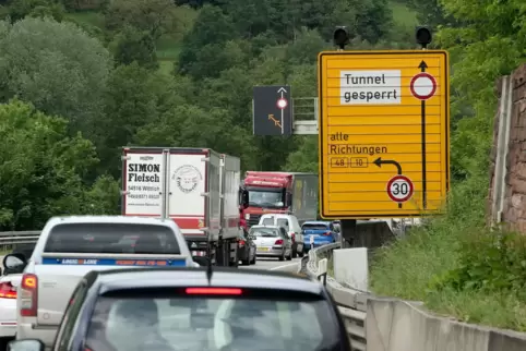 Aktuell sind zwei der vier B10-Tunnel gesperrt. 