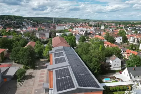 Mit dieser Photovoltaik-Anlage ist das Leininger-Gymnasium stromautark.
