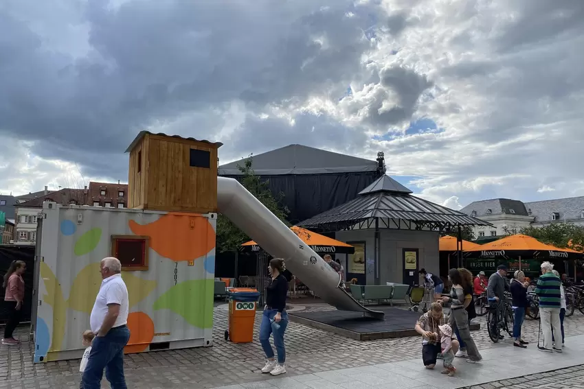 Nach wie vor beliebt: die Spielstation für Kinder. Diese befindet sich hinter der Bühne.