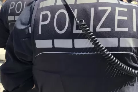 Die Polizei brachte den Mann in eine Klinik.