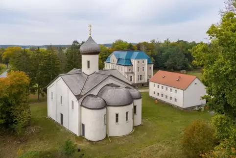 Die russisch-orthodoxen Mönche haben das alte Gutshaus, das schon Hermann Göring nutzte, zum Haupthaus des Klosters umfunktionie