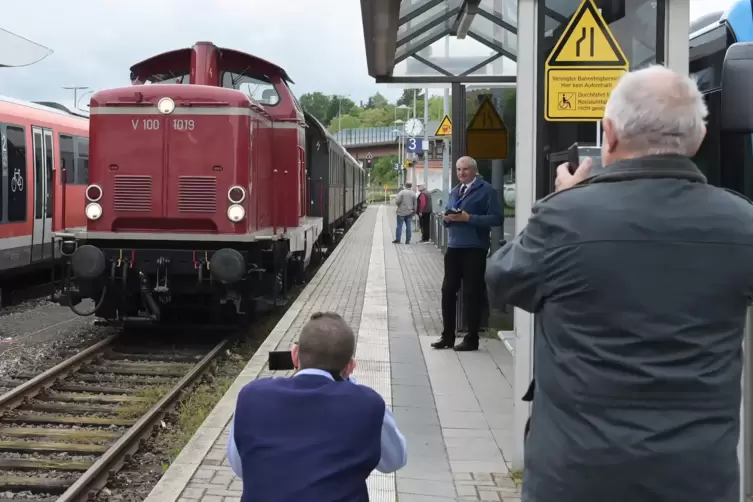 Ein Nostalgie-Zug am Pirmasenser Hauptbahnhof. 