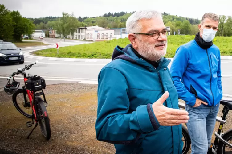 Der ADFC-Vorsitzende Bernd Lohrum (links, daneben Zweibrückens Radbeauftragter Klaus Fuhrmann auf einem Foto aus dem Jahr 2021) 