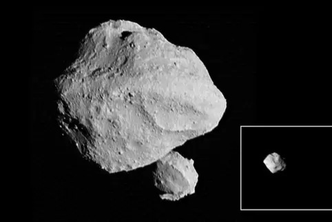 Die undatierte, vom Deutschen Zentrum für Luft- und Raumfahrt (DLR) herausgegebene, Bildkombo, aufgenommen von der NASA-Raumsond