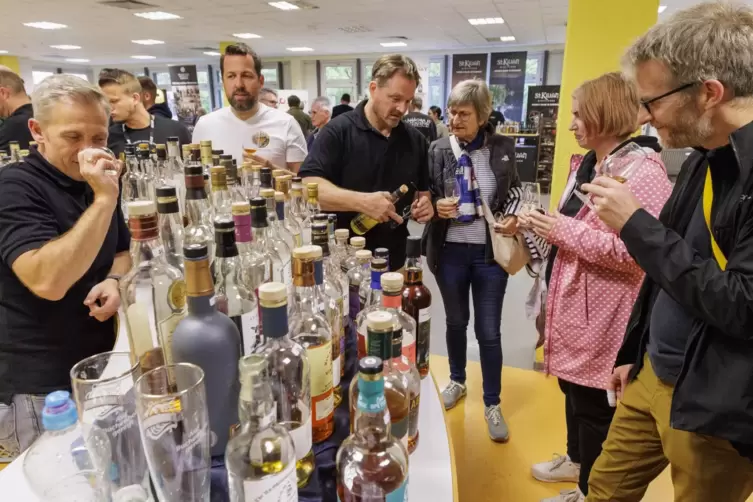 Riechen und schmecken: Whisky-Messe an der BBS I.