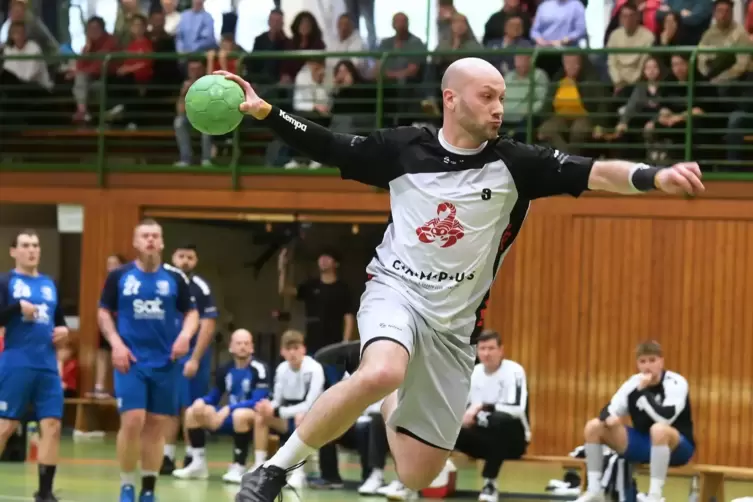 Alexander Escher von Verbandsliga-Meister TV Thaleischweiler.