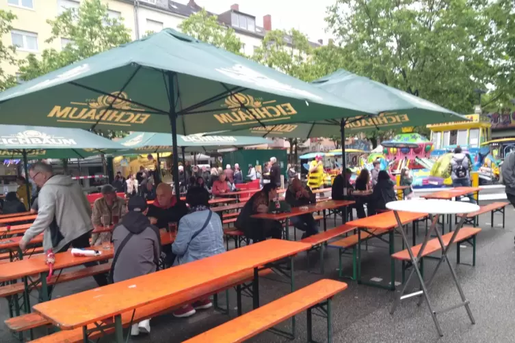 Die (größeren) Sonnenschrime schützten diesmal vor dem Regen.