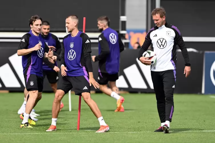 Bundestrainer Julian Nagelsmann und seine Nationalspieler. 