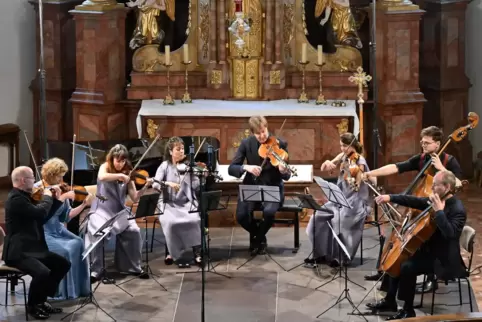 Ein Abend der großen Besetzungen: so wie beim Oktett B-Dur von Max Bruch, wo das „Mandelring Quartett“ zusammen mit drei Viertel