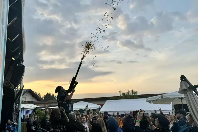 Was für die Augen und Ohren: Festival-Initiator Monji El Beji weiß, wie man Stimmung macht.