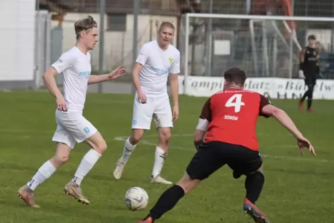 Nach seinem Wembley-Trip will er mit seinem Team den Sprung in die Verbandsliga schaffen: Niklas Kupper, der Spielertrainer des 