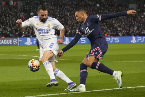 Künftig Teamkollegen: Kylian Mbappé (rechts) und der Madrilene Dani Carvajal im Februar 2022 im Champions-League-Duell zwischen 