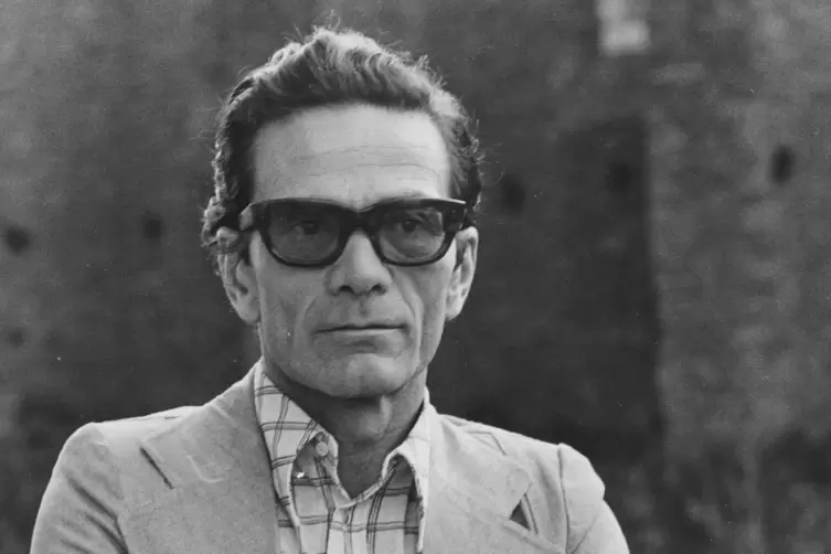 Pier Paolo Pasolini, der bei uns vor allem als Regisseur bekannt ist, gehört zu den wichtigsten italienischen Dichtern nach dem 