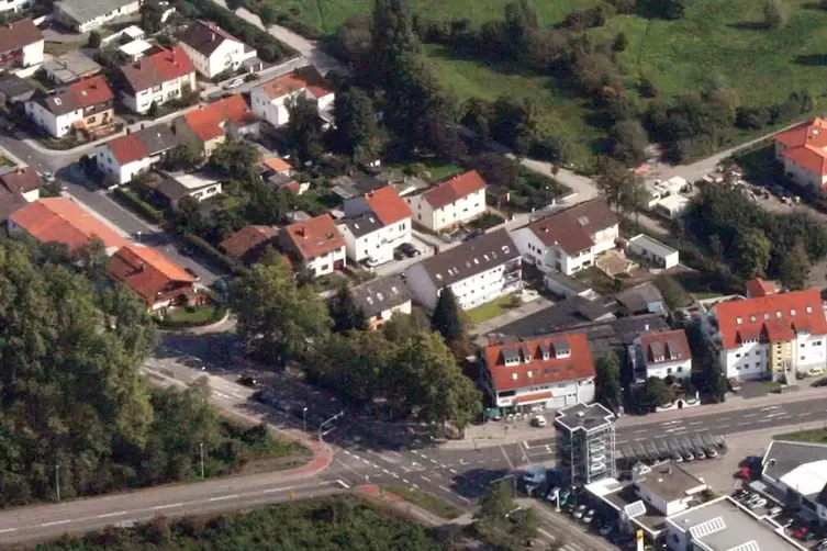 Unfallort: Übergang der Spaldinger Straße (links) in die Tullastraße (rechts) über die Waldseer Straße. 