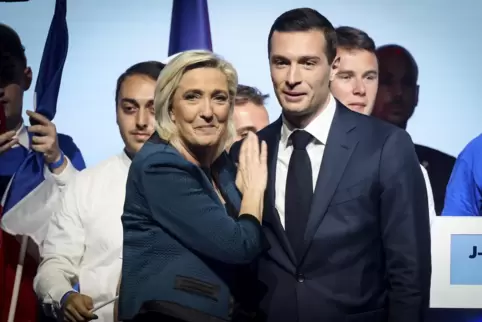 Marine Le Pen hat 2022 das Amt des RN-Parteichefs an ihren Zögling Jordan Bardella abgegeben. 