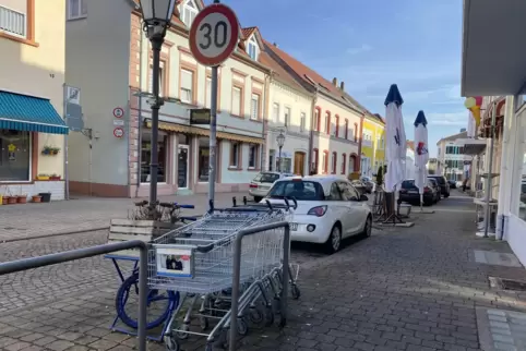 Falls die Discounter und Einkaufsmärkte ihre Einkaufswagen vermissen, ein Spaziergang durch die Stadt verschafft Abhilfe. 