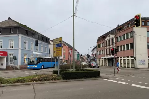 Der Ausbau soll im Norden der Kaiserstraße beginnen. Im zweiten Bauabschnitt wird ein Teil des geplanten Kreisverkehrs an Pallma