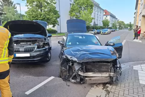 Nach dem Crash: Beide Fahrzeuge waren nicht mehr fahrbereit. 