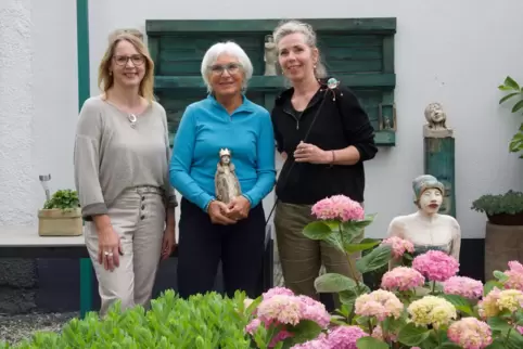 Kunst im Garten wird organisiert von (von links) Marion Lang, Maria Stahl-Kolb und Jutta Böse. 