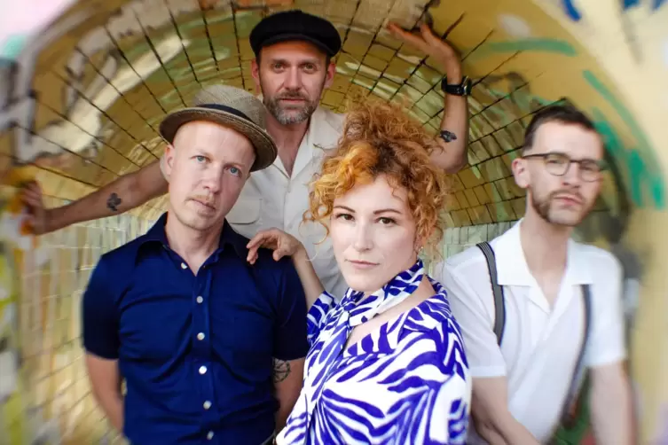 Auftakt-Soirée am 9. Juni, 18 Uhr, im Saarbrücker Schlossgarten: Marina & The Kats mit akustischem Indie-Swing.