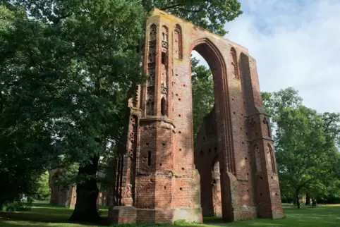 Nicht nur die Kirchenruine Oybin diente Caspar David Friedrich als Bildmotiv, auch die hier gezeigte Ruine des Klosters Eldena v