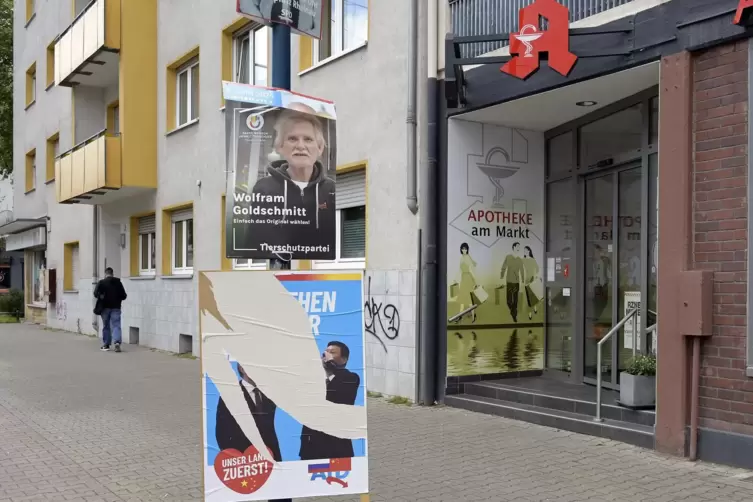 Tatort in Mannheim-Rheinau: In der Nähe des dortigen Marktplatzes überraschte das spätere Opfer drei Männer beim Beschädigen von