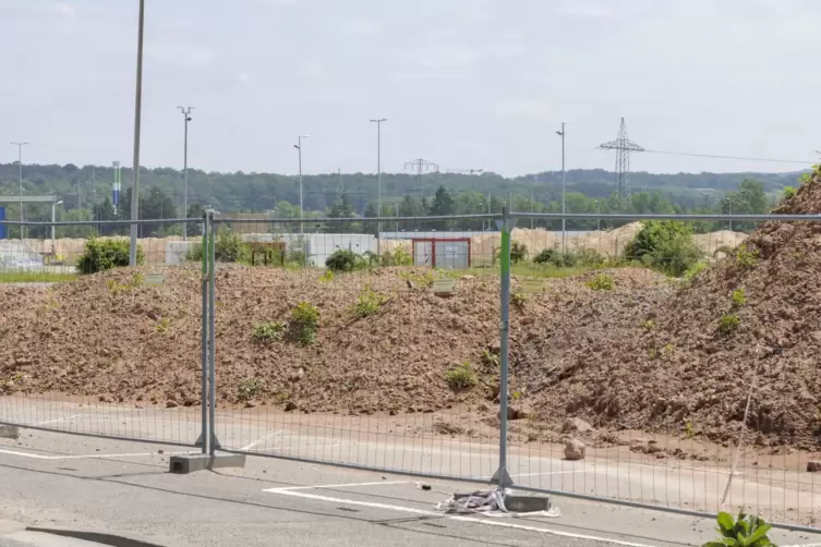 Die Arbeiten am geplanten Batteriezellwerk auf dem ehemaligen Opel-Gelände ruhen bis mindestens Ende des Jahres. 