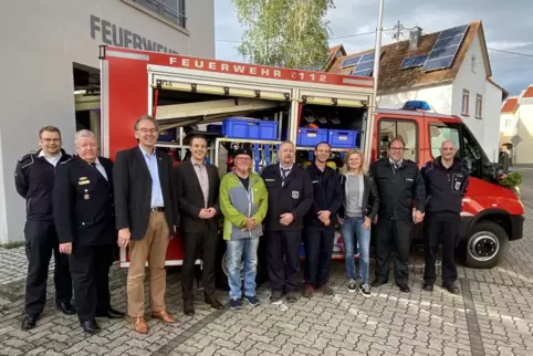 Das neue Fahrzeug wird in Silz begrüßt. 