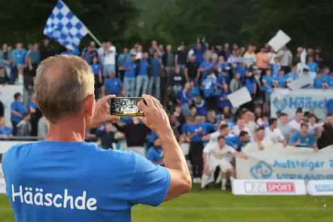 Kurz nach dem Abpfiff am Dienstagabend im Stadion am Neding: Alexander Seibel, einst Mitglied der legendären Guster-Mannschaft d