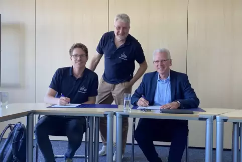 Arbeiten zusammen: Nicolas Schweigert und Hans-Martin Schöne (Vorstände Bine) und Wolfgang Bühring.