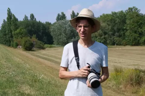 Bei der Schmetterlingszählung am Deich: Christoph Kohler.