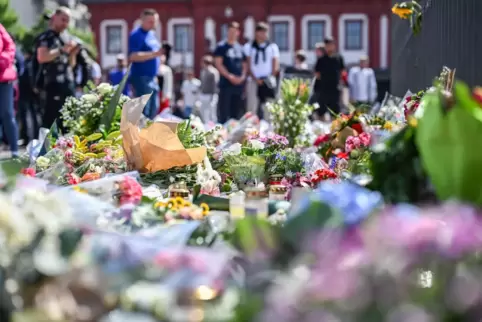 Ort der Trauer: Täglich werden es mehr Blumen, die am Mannheimer Marktplatz niedergelegt werden.