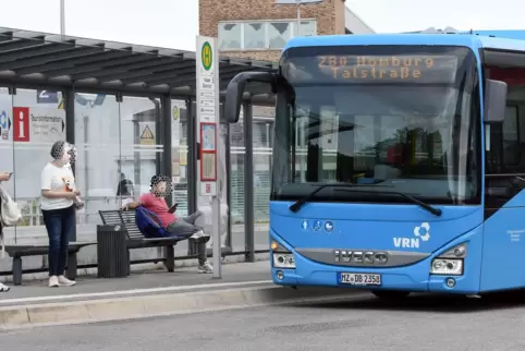 Ein Bus am Kuseler Bahnhof: Von den Streiks, zu denen die Gewerkschaft Verdi aufgerufen hat, ist auch der Kreis Kusel sowie das 