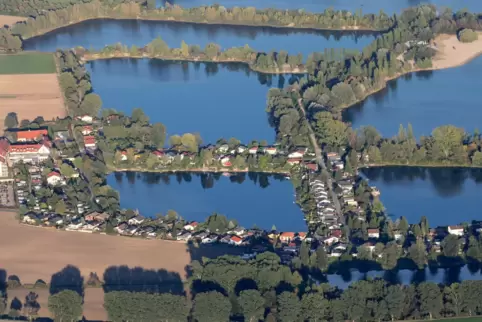 Tatort in Naherholungsgebiet: Wildentenweg (Straße rechts).