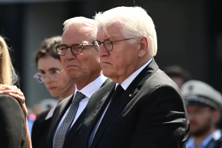 Thomas Strobl (Mitte l, CDU), Innenminister von Baden-Württemberg, und Bundespräsident Frank-Walter Steinmeier auf dem Mannheime