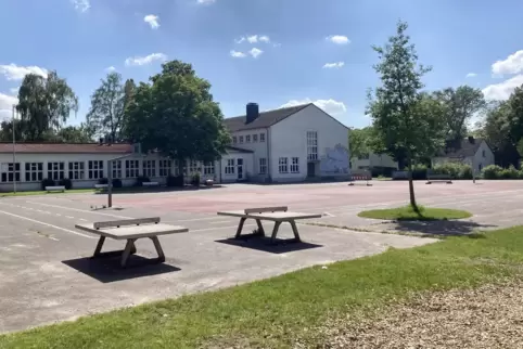 Der Pausenhof der Husterhöhschule ist als Bauplatz für die neue Pirminiusschule vorgesehen.