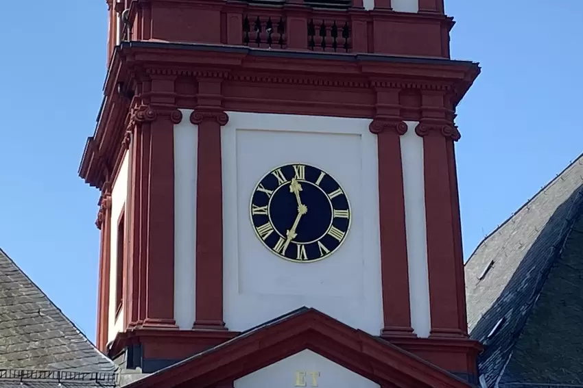 11.34 Uhr: Um diese Zeit hat am Freitag vor einer Woche die Messerattacke auf dem Mannheimer Marktplatz stattgefunden.