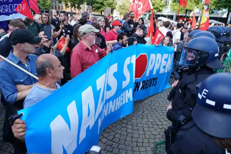 Zu den Gegendemonstrationen hatten unter anderem Gewerkschaften, das Bündnis „Mannheim gegen Rechts“ und die Mannheimer Antifa a