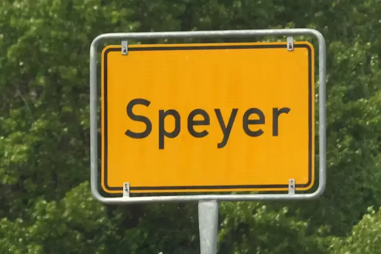 Erhält keine Ergänzung: Ortsschild des einmaligen Speyer.