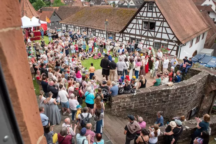 Das Dornröschenfest lockt viele Besucher an. 