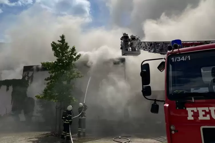 Zunächst war die Rauchentwicklung groß.