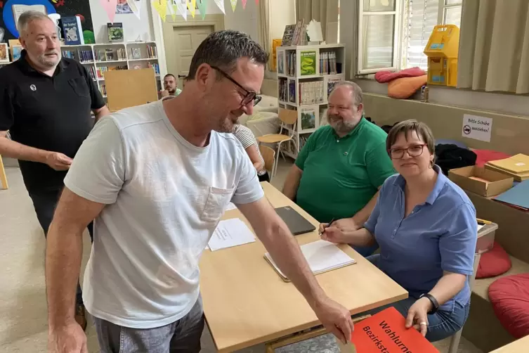 Volkes Stimme: Wahlvorgang in der Zeppelinschule.