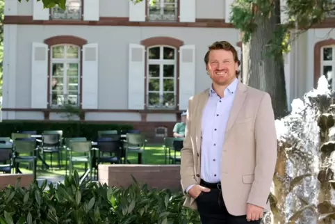 Sven Koch bleibt auf dem Chefsessel im Rathaus. Er hat die Bürgermeisterwahl klar gewonnen.